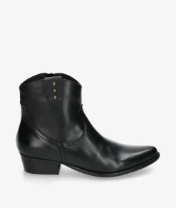 Botines pabloochoa.shoes CALIOPE SB TACHAS en negro