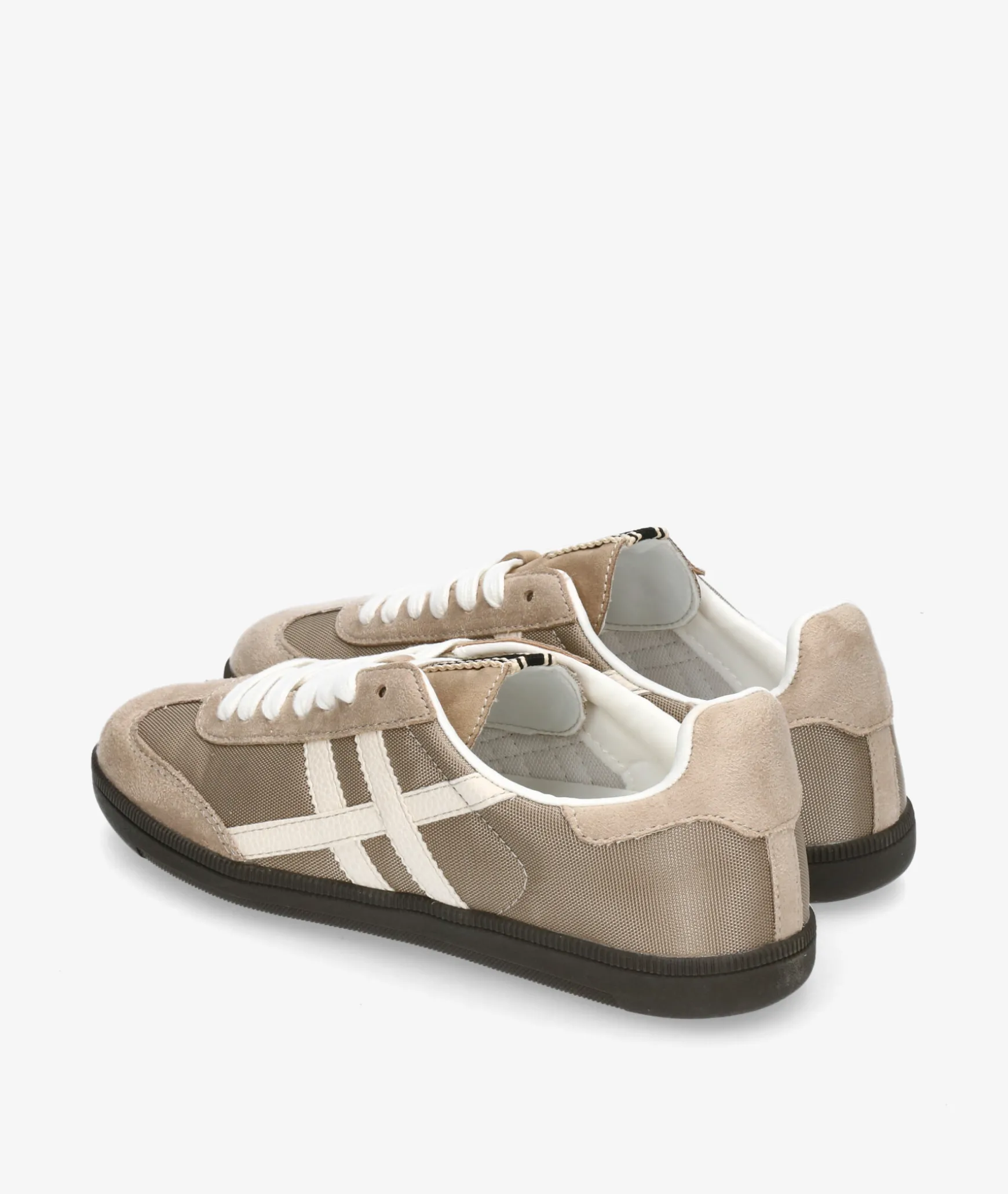 Deportivos CORINA M5520 en beige