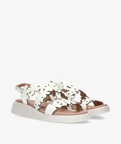Sandalias Wonders C-6551 en charol blanco